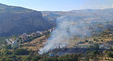 Çemişgezek'teki yangın yerleşim yerlerine sıçramadan söndürüldü