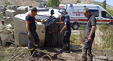 Çimento mikseri devrildi: 2 yaralı
