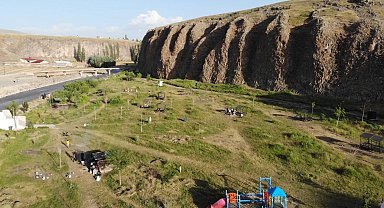 Dik yamaçlarıyla doğunun Ihlara Vadisi Murat Kanyonu ziyaretçilerini ağırlıyor