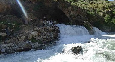 Doğa harikası su kaynağı ziyaretçilerini ağırlıyor