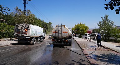 Elazığ Belediyesi, temizlik çalışmalarını sürdürüyor