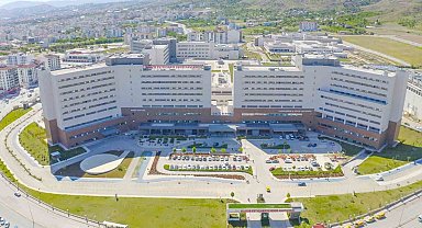 Elazığ Fethi Sekin Şehir Hastanesi başarılı operasyonlarını sürdürüyor