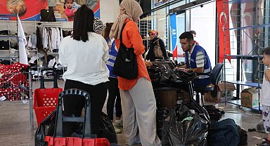 Elazığ'da ihtiyaç sahibi ailelere 60 bin parça giysi dağıtıldı