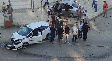Elazığ'da iki otomobil çarpıştı:1 yaralı