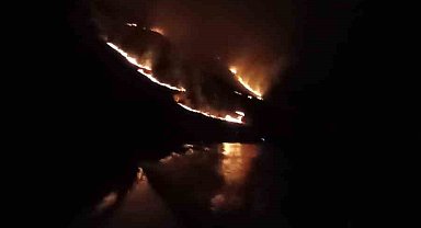 Elazığ'da yangın: Alevler rüzgarın da etkisiyle gittikçe büyüyor