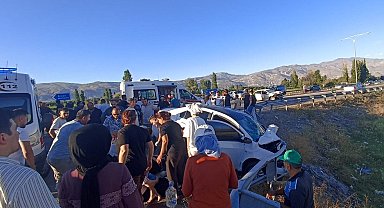Erzincan'da trafik kazası: 8 yaralı