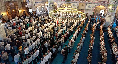 Gazze'de hayatını kaybedenler için Van'da gıyabi cenaze namazı kılındı