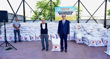 Geçit, "Depremzede çiftçilerimize 35 ton arpa dağıttık"