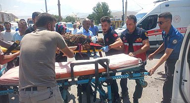 Gürpınar'da trafik kazası: 5 yaralı