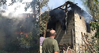 Hakkari'de korkutan yangın