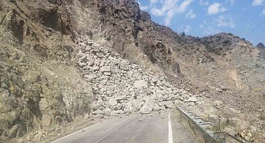 Heyelan nedeniyle Oltu - Artvin karayolu yolu kapandı