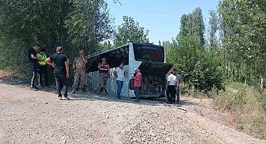 Iğdır'da yolcu otobüsü kaza yaptı: Yaralılar var