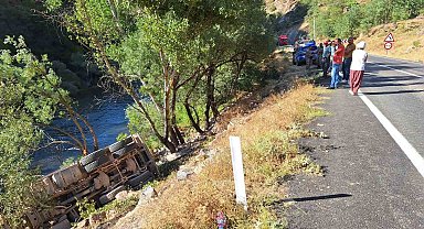 Kamyon şarampole devrildi: 1 yaralı