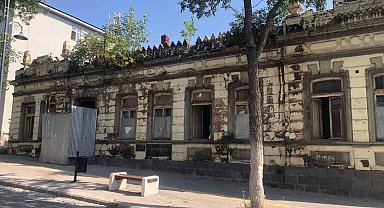 Kars'ta tarihi bina koruma altına alınmayı bekliyor