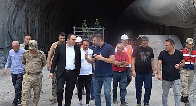 Kaymakam Demir, Tatvan Çevre Yolu T-2 Tüneli çalışmalarını inceledi