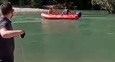 Mahsur kalan genç, botla kurtarıldı