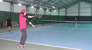 Mevlana Vadisi'ne kapalı tenis kortu