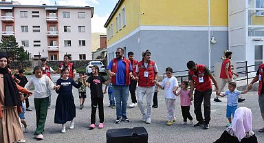 Minik yüreklere dokundular