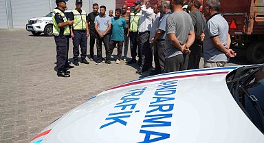 Muş'ta 400 traktör römorkuna reflektör takıldı