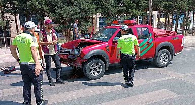 Nemrut'taki yangına müdahaleye giden araç kaza yaptı