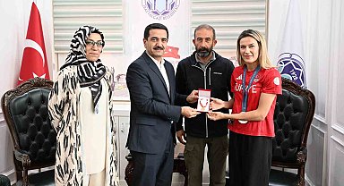 Olimpiyat Madalyalı Hatice Akbaş'tan Başkan Taşkın'a ziyaret