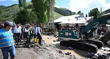 Oltu'da sel mahalleleri vurdu geçti