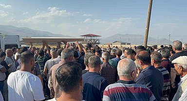 Otobüs kazasında hayatını kaybeden 5 kişi Ağrı'da toprağa verildi