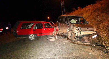 Otomobil ile hafif ticari araç çarpıştı: 1 yaralı