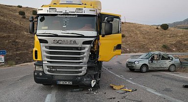 Otomobil ile tır çarpıştı: 5 yaralı