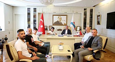 Prof. Dr. Karabulut, madalya kazanan sporcuları misafir etti