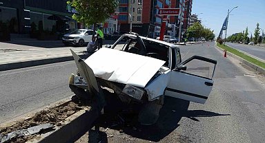 Refüje çarpan Tofaş kağıt gibi dağıldı: 6 yaralı