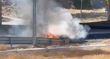 Seyir halindeki araç alev topuna döndü