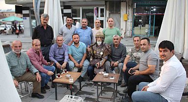 Sultan Alparslan kostümlü Hacı Hasan Keskin'e yoğun ilgi