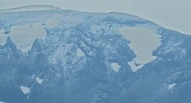 Süphan Dağı'nda Ağustos ayının ortasında kar sürprizi