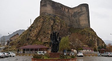 Tarihi Oltu Kalesi turizme kazandırılıyor