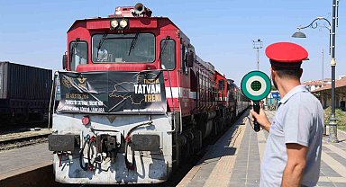 Turistik Tatvan treni Elazığ'da