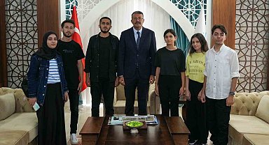 Vali Çelik: "Hakkari'de 836 öğrenci üniversite hayalini gerçekleştirdi"