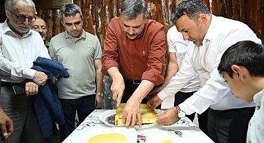 Vali Çiftçi bal hasadına katıldı