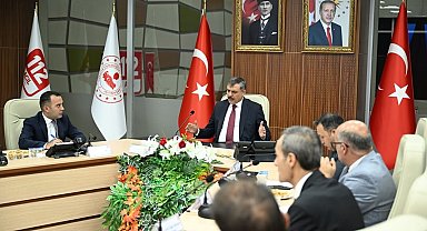 Vali Çiftçi, muhtarlar ile bir araya geldi