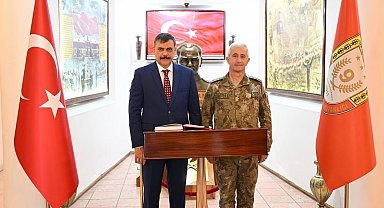 Vali Çiftçi'den Algan Paşa'ya ziyaret