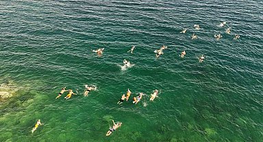 Van Gölü'nde en uzun mesafeli yüzme maratonu düzenlendi