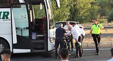 Yolcu otobüsüyle çarpışan motosikletteki şahıs hastanede vefat etti