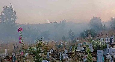 Yüksekova'da mezarlıkta çıkan yangın korkuttu