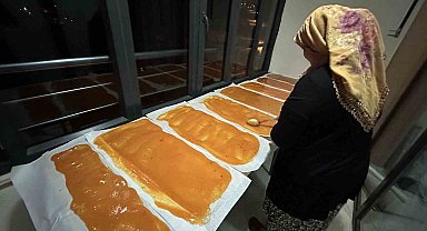 Yüksekova'da pestil yapımı