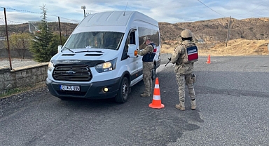 JASAT Ekipleri Okulların Çevresinde Bulunan Şüpheli araç ve Şahısların Kimlik Sorgulamasını Yaptı