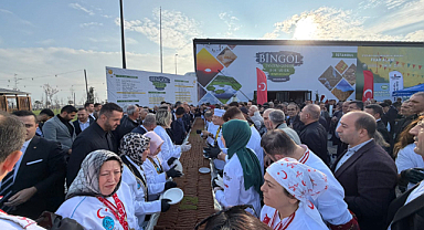 Bingöl Kadayıfı İçin Guinness Rekoru Başvurusu Yapıldı: 12 Metrelik Kadayıf İstanbul’da Tanıtıldı