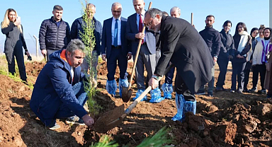 Bingöl Üniversitesi’nden Tarımda Dijital Dönüşüm Hamlesi: “Akıllı Meyvecilik” Projesi Başladı 