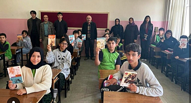 Karşıyaka Anadolu Lisesi’nden Kardeş Okula Kitap Desteği